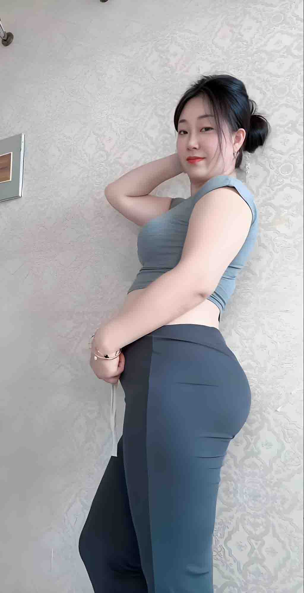 山东枣庄精神小妹霸凌，两帮小美女激情对战，旁边的男学生都看笑