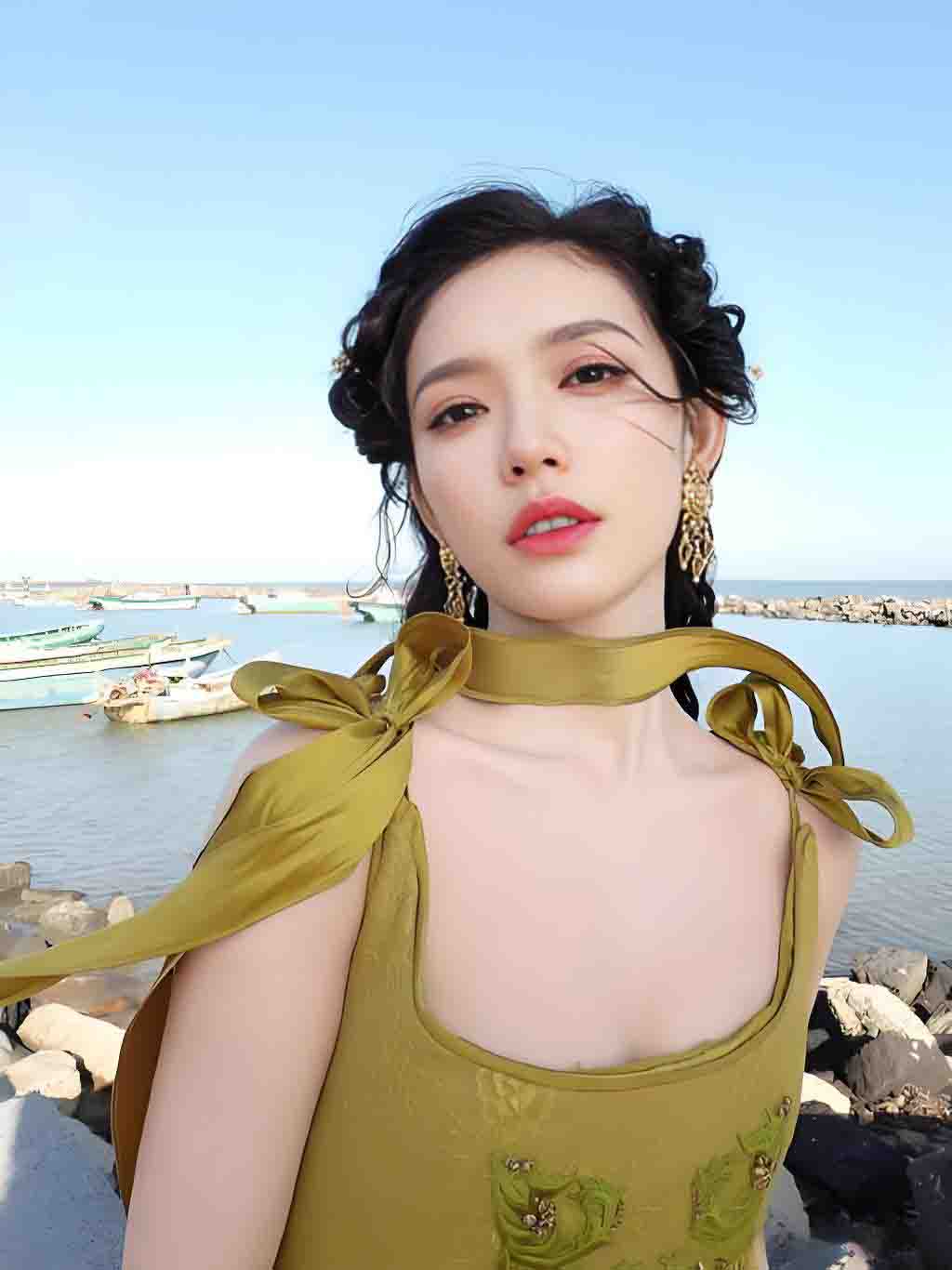 【郑州】高颜值人妻【蒋茵茵】出轨视频全网疯传 老公与其离婚还被网暴 不堪受辱跳湖自尽 极品尤物死了真可惜